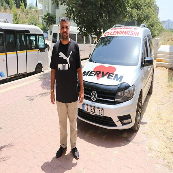 Adana'da güldüren olay! Karısına 8 yıl sonra evlilik teklifi etti - Resim: 1