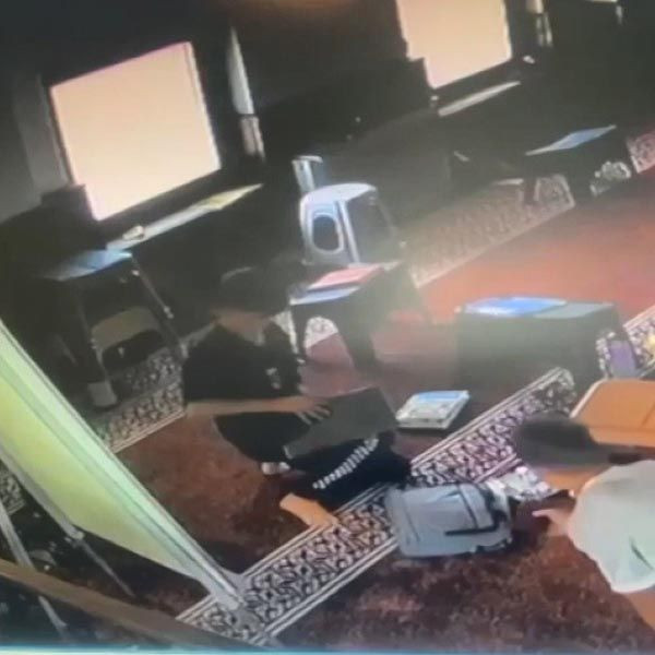 Kur'an kursunda şok eden hırsızlık! Pantolonun içine sokup kaçırdı - Resim: 4