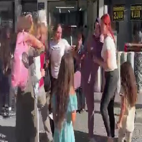 Kadın esnaflardan para ödemeyen müşteriye meydan dayağı - Resim: 1