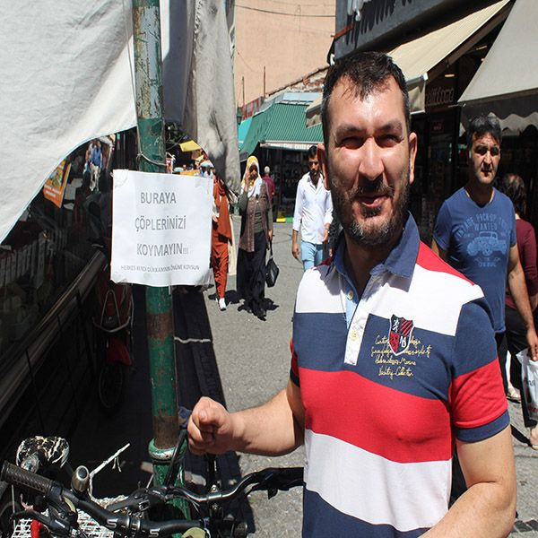 Esnaf çöplere sinirlendi! Dükkanının önüne uyarı yazısı astı - Resim: 2