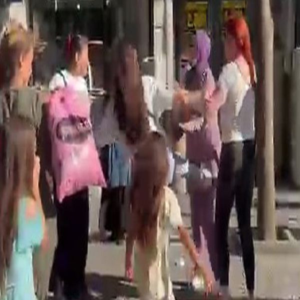 Kadın esnaflardan para ödemeyen müşteriye meydan dayağı - Resim: 3