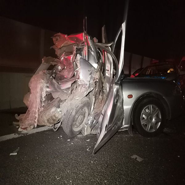 İzmir'de korkunç kaza! Kamyonet otomobile çarptı: 1 ölü, 2 yaralı - Resim: 1