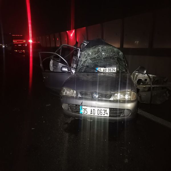 İzmir'de korkunç kaza! Kamyonet otomobile çarptı: 1 ölü, 2 yaralı - Resim: 4