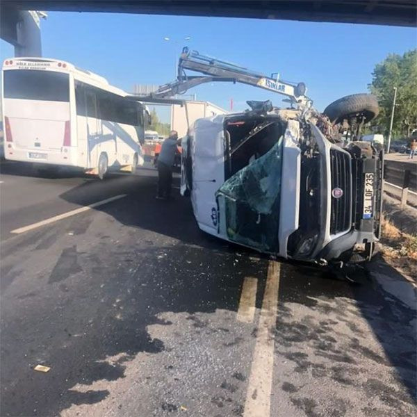 Kocaeli'de feci kaza! Paramparça olan otomobilden sağ çıktılar - Resim: 2