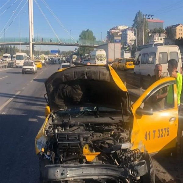 Kocaeli'de feci kaza! Paramparça olan otomobilden sağ çıktılar - Resim: 3