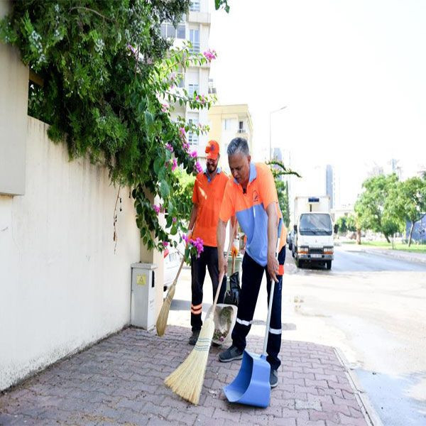Muratpaşa Belediye başkanından empati gününde güzel jest! Süpürgesini alıp yolları süpürdü - Resim: 1