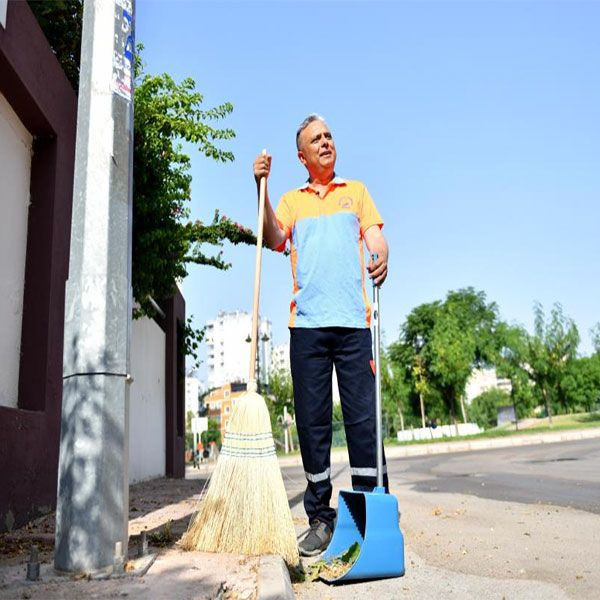 Muratpaşa Belediye başkanından empati gününde güzel jest! Süpürgesini alıp yolları süpürdü - Resim: 2