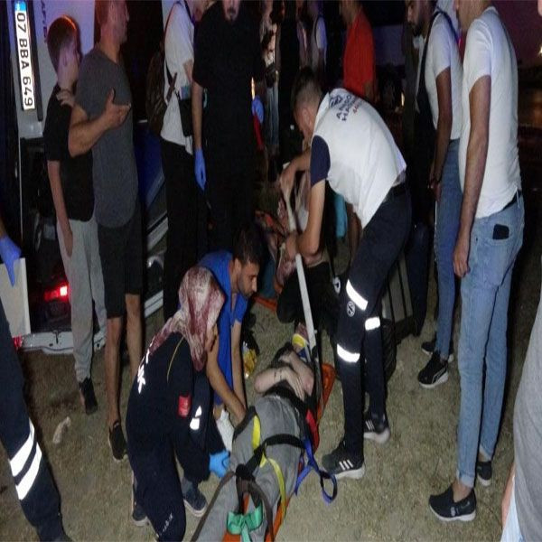 Antalya'da alkollü sürücü turistlere facia yaşattı! Tur minibüsüne çarptı 9 kişiyi yaraladı - Resim: 4