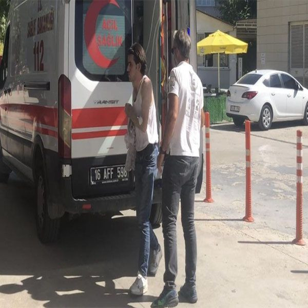 Bursa'da feci kaza! Tıra çarpan otobüste 2 kişi yaralandı - Resim: 2