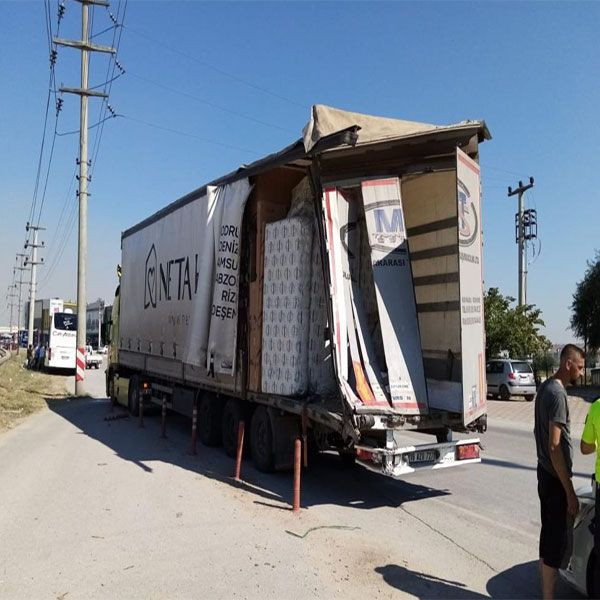 Bursa'da feci kaza! Tıra çarpan otobüste 2 kişi yaralandı - Resim: 3