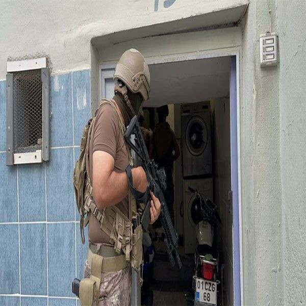 Mersin'de 38 adrese şafak operasyonu! 37 uyuşturucu satıcısı yakalandı - Resim: 3
