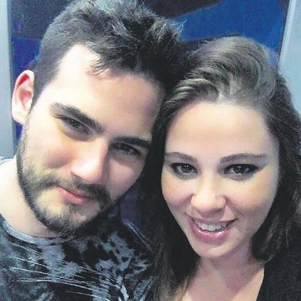 Ferdi Tayfur'un kızı Tuğçe Tayfur 15 günde nişan attı başka kadın iddiası olay! - Resim: 3