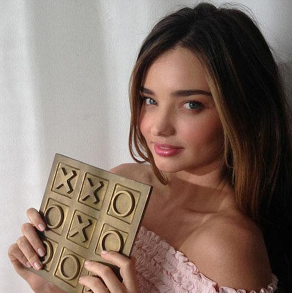 Soyunma furyasına Miranda Kerr'de katıldı! - Resim: 4