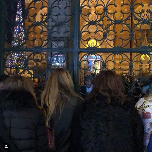 Mazhar Alonson'un eşi Biricik Suden kiliseden kovuldu kasları olay oldu - Resim: 2