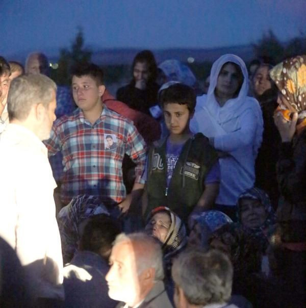 Cep telefonu ışığıyla gömüldüler - Resim: 3