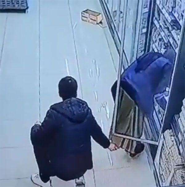 BİM sapığı komiser çıktı! Grup amiri sapık görev başında üniformasıyla gözaltına alındı - Resim: 4