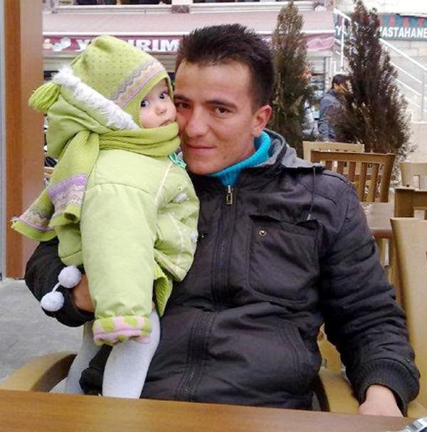 Hakkari'de şehit babası devrilen traktörün altında kalarak hayatını kaybetti - Resim: 1