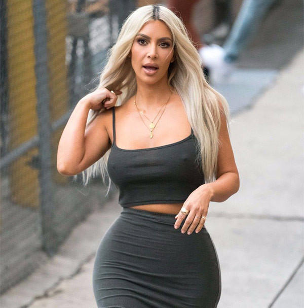 Yine yaptı yapacağını! Sokağa iç çamaşırsız çıktı  - Resim: 1