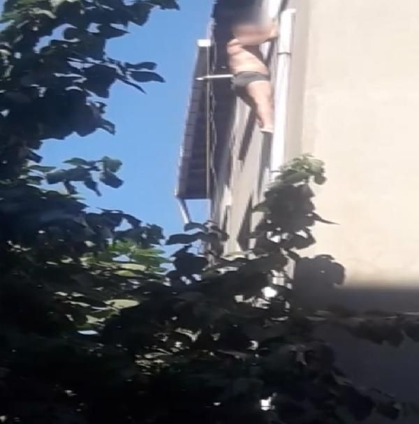 Kimse gözlerine inanamadı! Yarı çıplak halde 5. katta böyle bekledi - Resim: 3