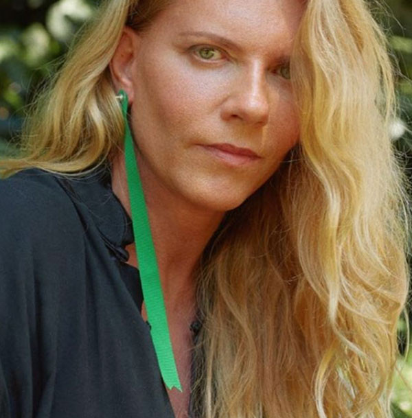 Mazhar Alonson'un eşi Biricik Suden kiliseden kovuldu kasları olay oldu - Resim: 4