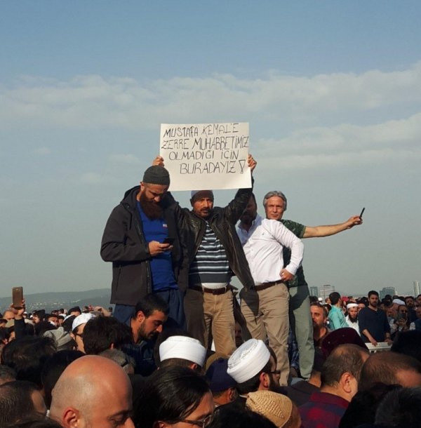 Kadir Mısıroğlu'nun cenaze töreninde Atatürk pankartı açan şahsa gözaltı - Resim: 0