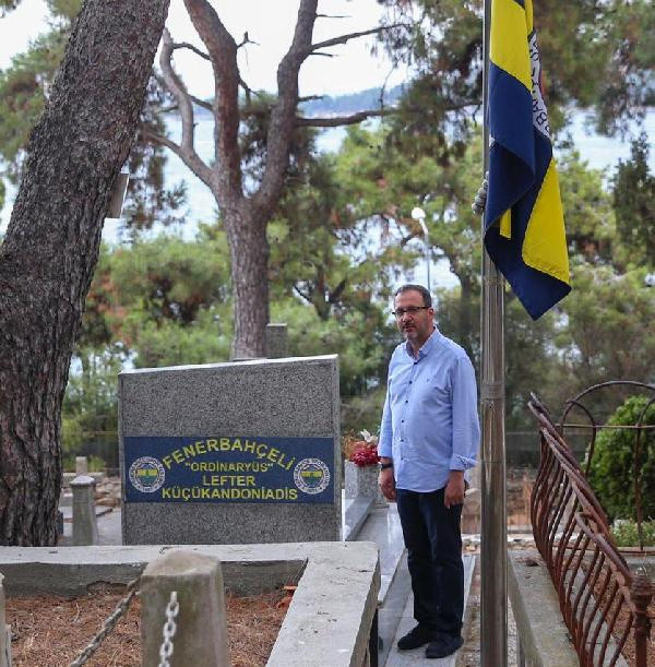 Fenerbahçe, efsanesi Lefter Küçükandonyadis'i vefatının 9. yılında andı - Resim: 0