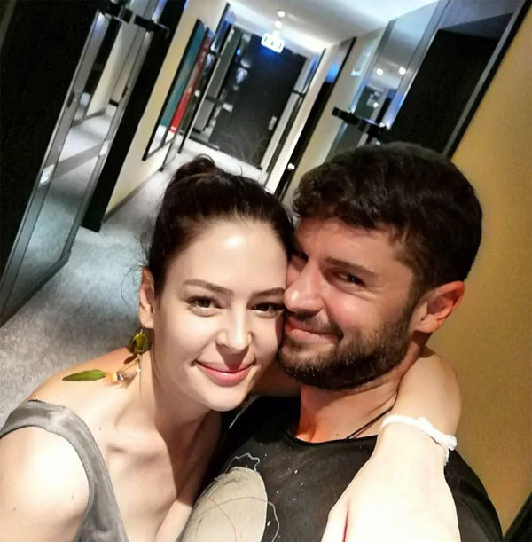 Önce dini, sonra resmi nikah! Yıldız Çağrı Atiksoy ve Berk Oktay çifti mutluluğa 'evet' dedi - Resim: 0