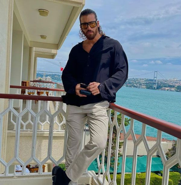 Hayranları Can Yaman'a doyamadı! Macaristanlı hayranları gece yarısı oteli bastılar! - Resim: 2