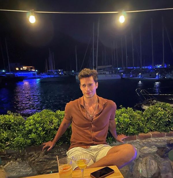 Camdaki Kız'ın Sedat'ı Feyyaz Şerifoğlu sır gibi sakladığı sevgilisine aşkını ilan etti! Kim olduğunu görenler şaştı kaldı... - Resim: 1