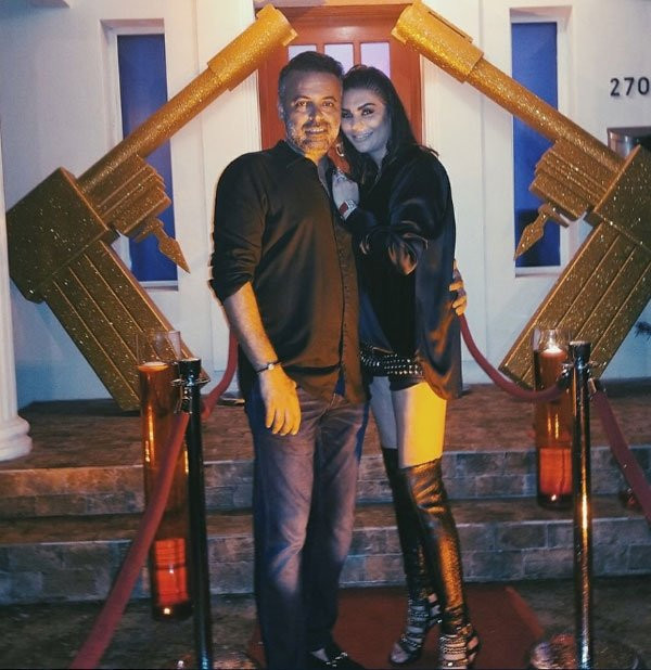 Görgüsüzlükte son nokta! Parasıyla hava atıp düşman çatlattı - Resim: 1