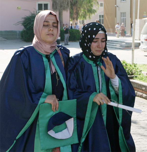 Başörtülü okul birincisine ödül verilmedi - Resim: 1