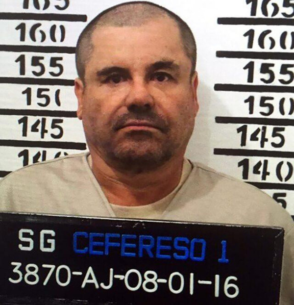 Dehşete düşüren görüntü! İşkenceyle öldürüp çıplak halde köprüye astılar - Resim: 0