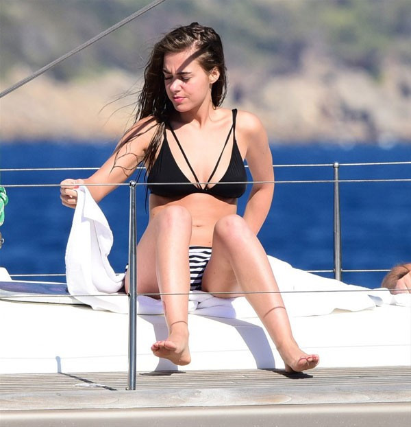 Bikinili Bensu Soral'ın tekne keyfi - Resim: 2