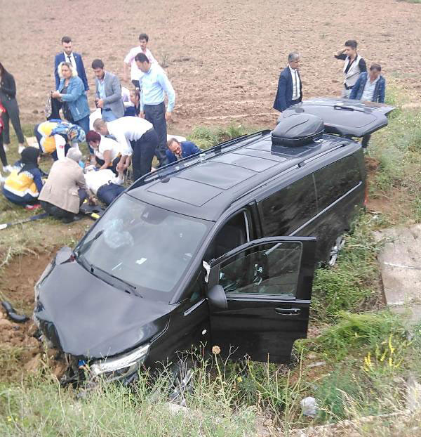 İYİ Partililer, Akşener'e giderken kaza yaptı! 7 yaralı var - Resim: 1