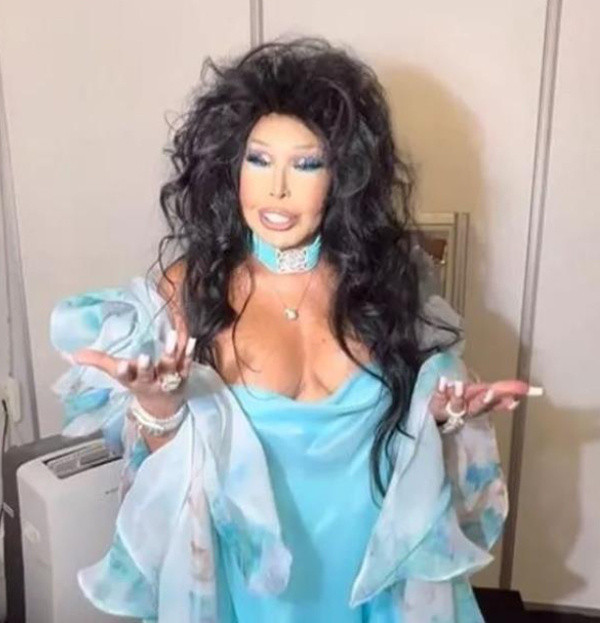 Bülent Ersoy sahnede dans ederken aniden göğüsleri açıldı! O görüntüler şok etti - Resim: 0