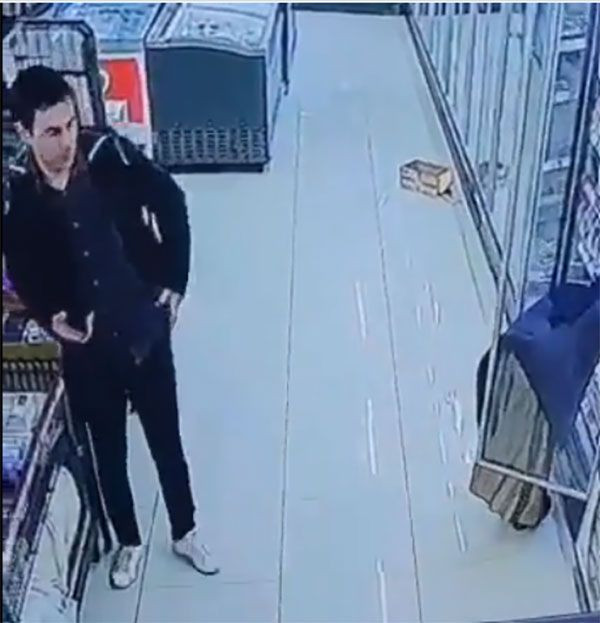 BİM sapığı komiser çıktı! Grup amiri sapık görev başında üniformasıyla gözaltına alındı - Resim: 1