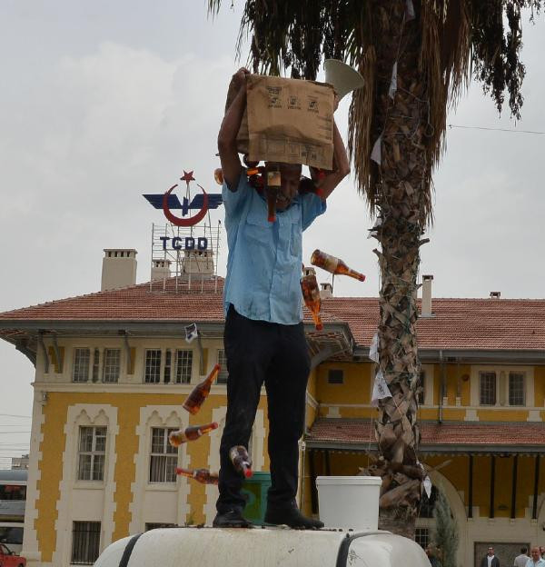 Sattığı ürünleri etrafa saçtı görenler şoke oldu - Resim: 2