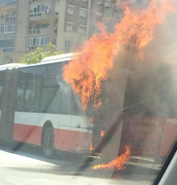 Belediye otobüsü alev alev yandı! Facia kıl payı atlatıldı - Resim: 2