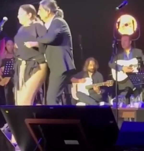 İzel, sahnede aniden fenalaşıp yere yığıldı! O anlar saniye saniye kameralara yansıdı - Resim: 2