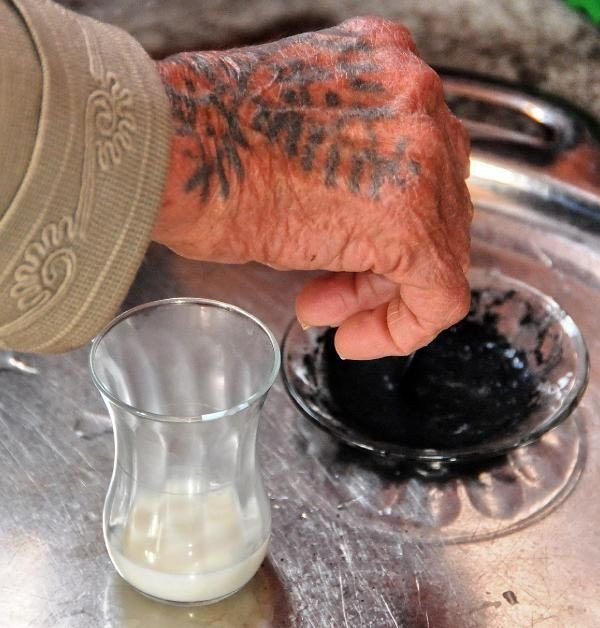 Güneydoğu'da kadınlar asırlardır dövme yapıyor - Resim: 3