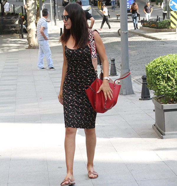 Cansu Dere ile görüntülenen Fatih Aksoy'un eşi o görüntülere bakın ne dedi! - Resim: 3