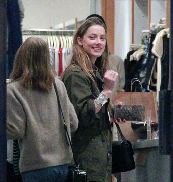 Ünlü oyucu üvey kızı adayı ile kameralara yakalandı! - Resim: 2