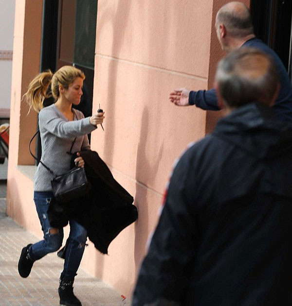 Shakira Barcelona trafiğini alt üst etti! - Resim: 2