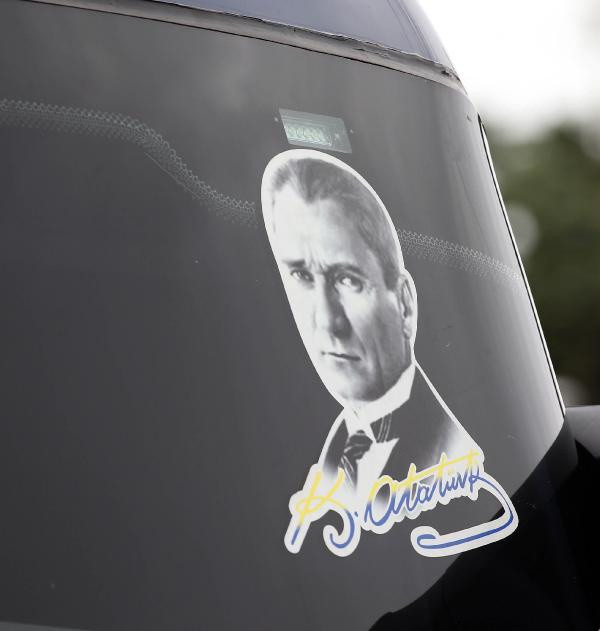 Fenerbahçe'nin yeni takım otobüsünde dikkat çeken detay - Resim: 0