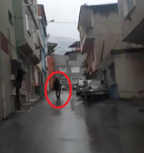 Bursa ayakta! Genç kızı takip edip mastürbasyon yapan tacizci her yerde aranıyor - Resim: 0