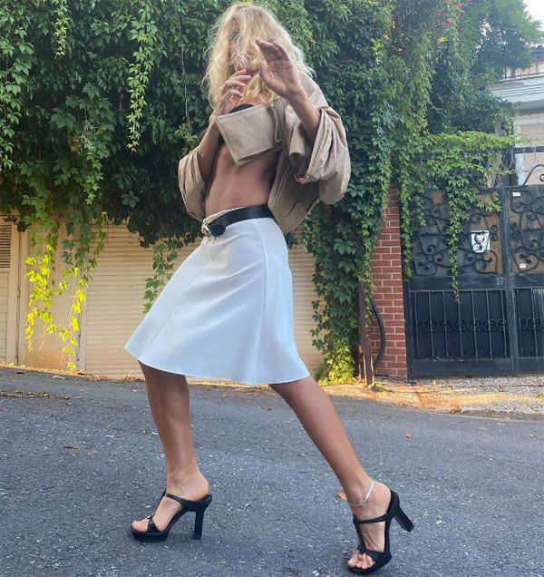 Mazhar Alanson'un 59'luk eşi Biricik Suden gençlere taş çıkardı! Kaslarıyla yıllara meydan okuyor - Resim: 4