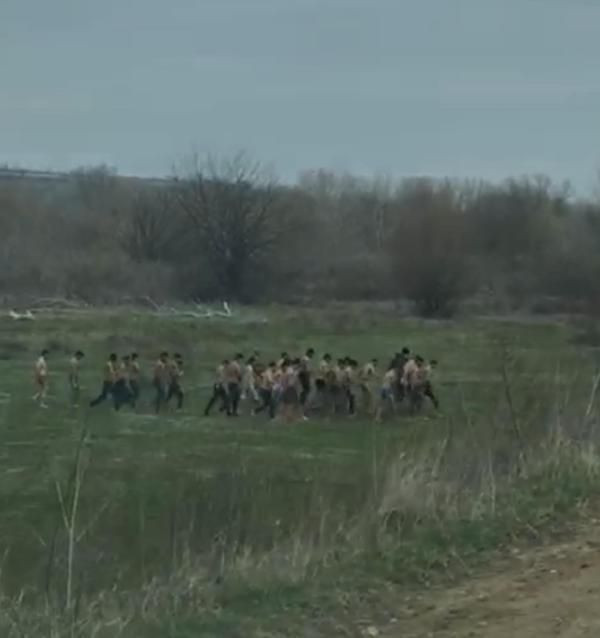 Yunan polisi Suriyelileri dövdükten sonra paralarını alıp yarı çıplak sınırdan attı - Resim: 2