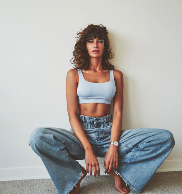 Berrak Tüzünataç yatağa uzandı, yeni dizisi için çırılçıplak poz verdi! O pozları herkesi büyüledi - Resim: 1