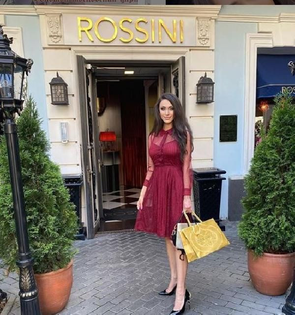 Rusya’da ünlü cinsel sağlık uzmanı, otel odasında çıplak halde ölü bulundu - Resim: 4