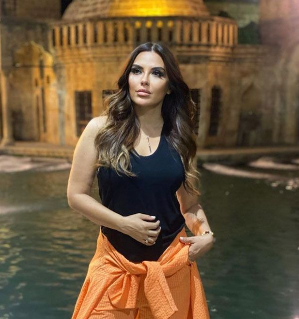 Aslı Hünel bikini yerine elbise ile denize girdi, resti çekti! "Beni bikini ile yakalayamazsınız" - Resim: 2